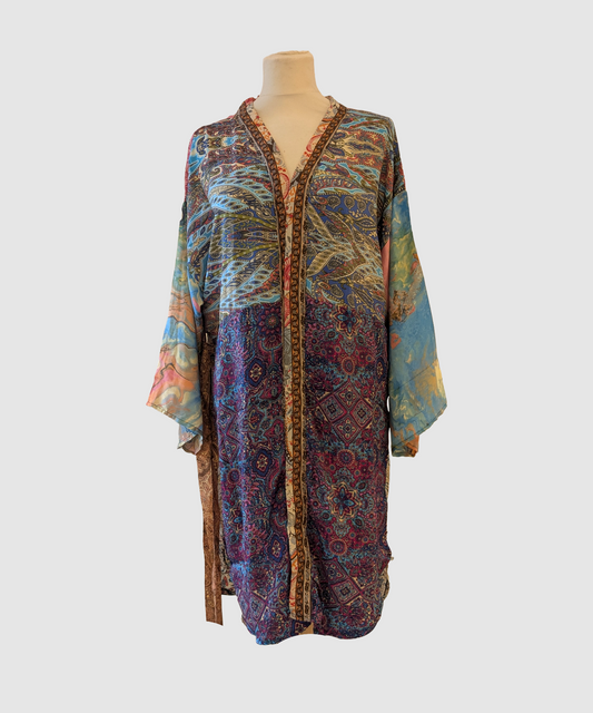Kort silke kimono fra kvindekooperativet i Indien - Riddhi