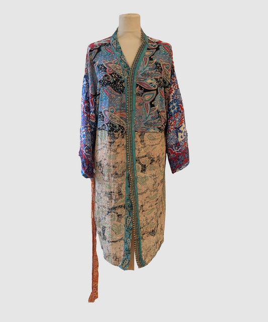 Kort silke kimono fra kvindekooperativet i Indien - Sara