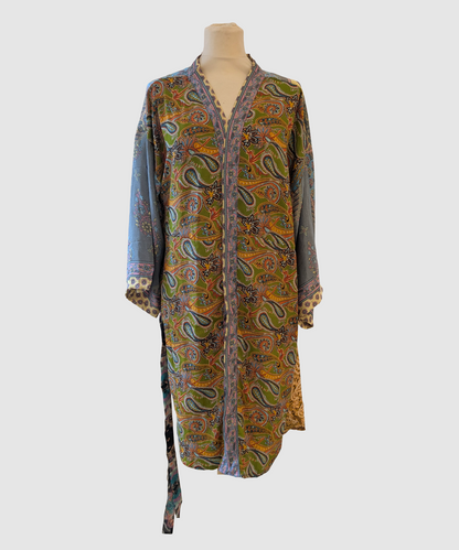 Kort silke kimono fra kvindekooperativet i Indien - Dorte