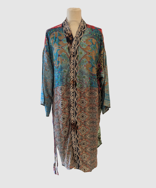 Kort silke kimono fra kvindekooperativet i Indien - Oda