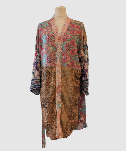 Kort silke kimono fra kvindekooperativet i Indien - Luna