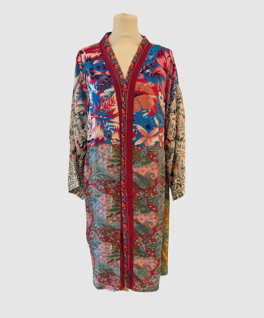 Kort silke kimono fra kvindekooperativet i Indien - Noa