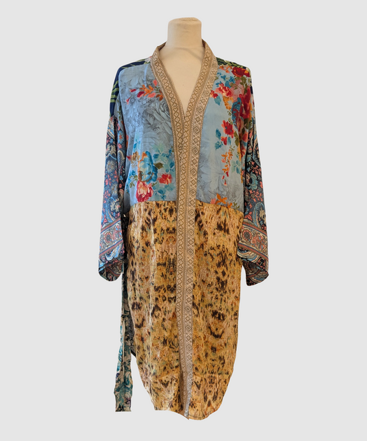 Kort silke kimono fra kvindekooperativet i Indien - Merina