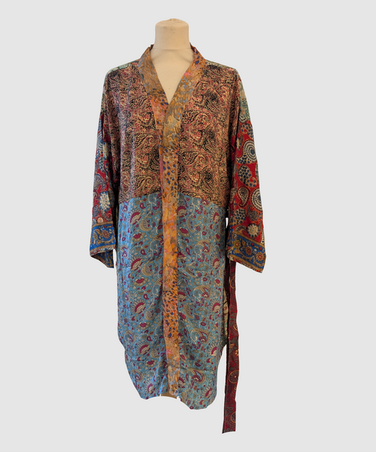 Kort silke kimono fra kvindekooperativet i Indien - Kai