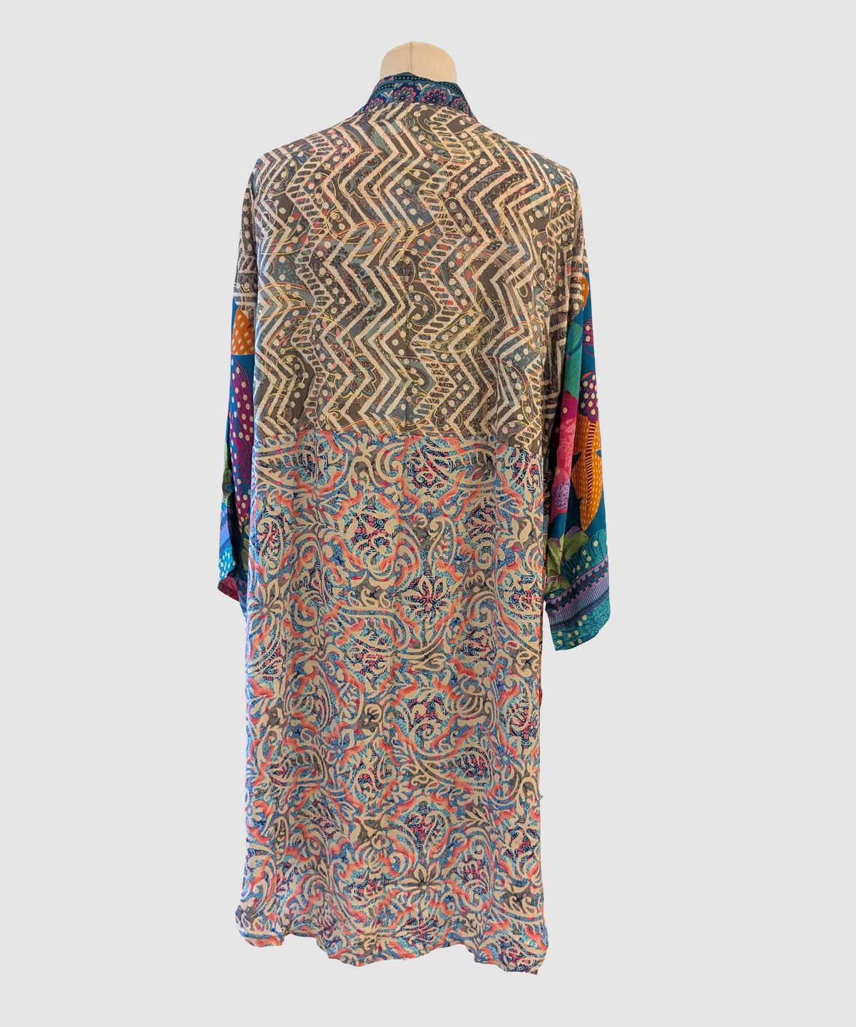 Kort silke kimono fra kvindekooperativet i Indien - Vilma