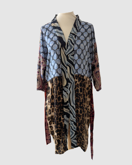 Kort silke kimono fra kvindekooperativet i Indien - Edel