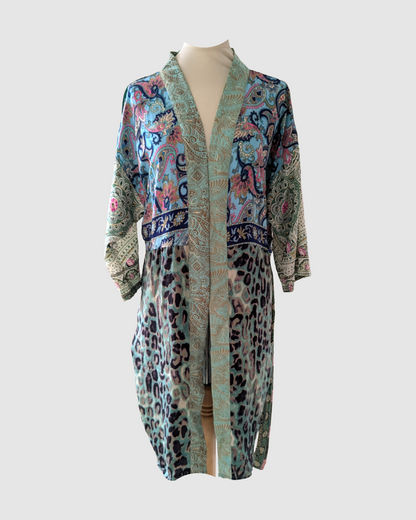 Kort silke kimono fra kvindekooperativet i Indien - Kerstin