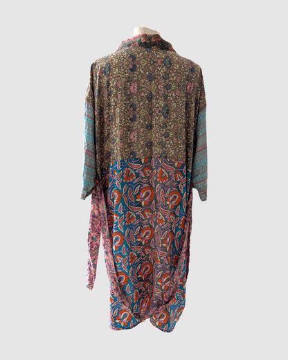 Kort silke kimono fra kvindekooperativet i Indien - Aura