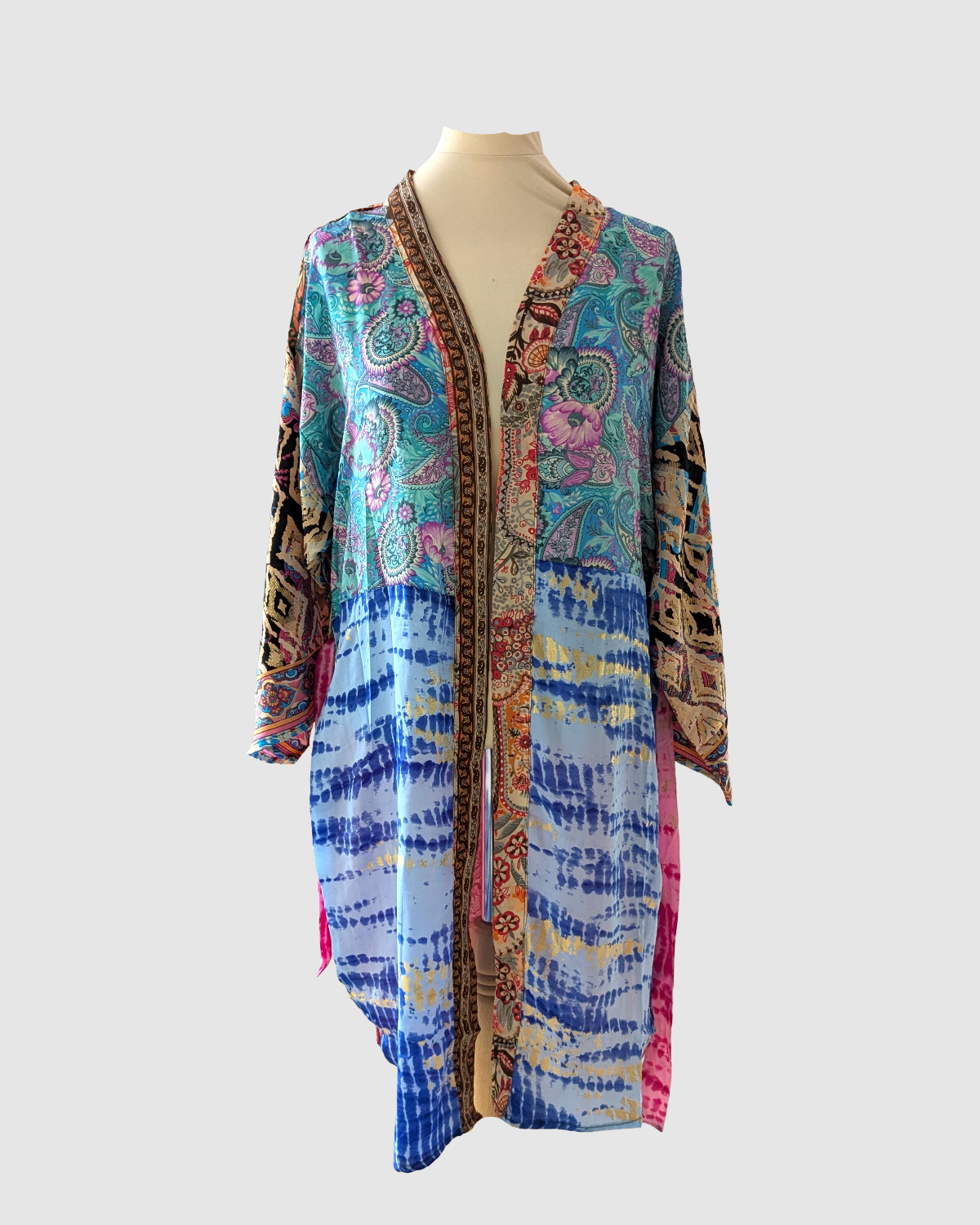 Kort silke kimono fra kvindekooperativet i Indien - Yrsa