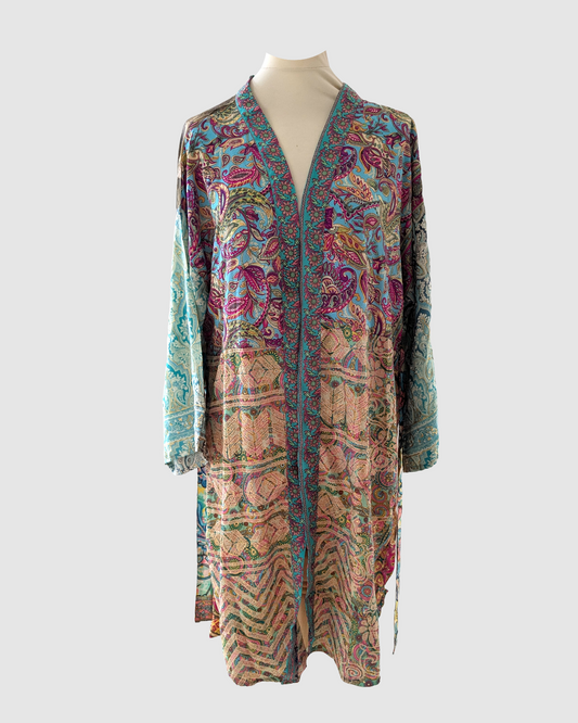 Kort silke kimono fra kvindekooperativet i Indien - Kia