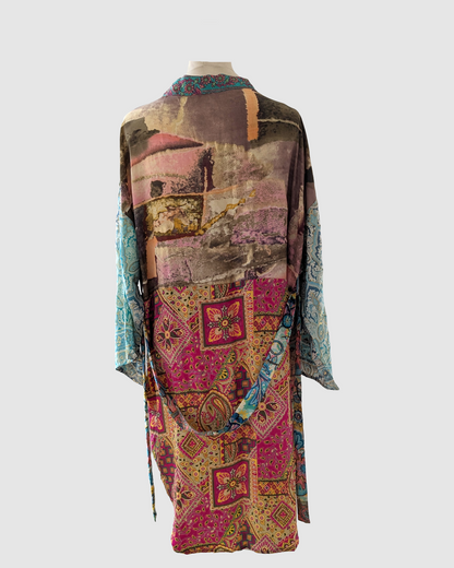 Kort silke kimono fra kvindekooperativet i Indien - Kia