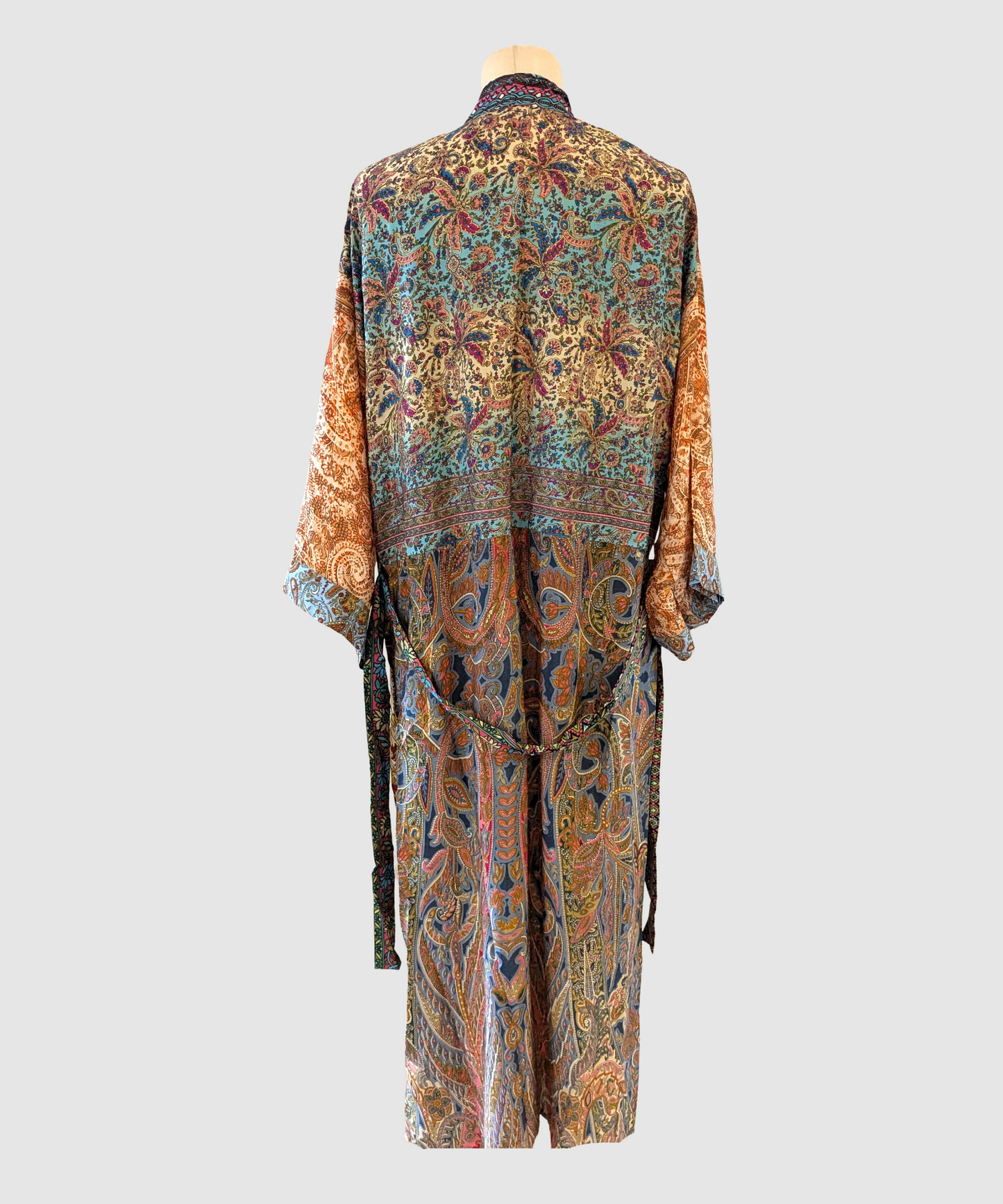 Lang silke kimono håndlavet i Indien - Inge