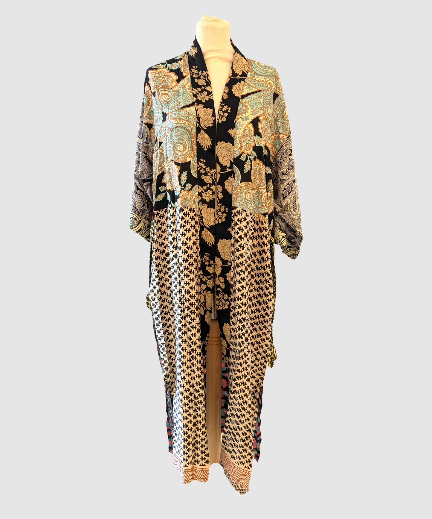 Lang silke kimono håndlavet i Indien - Mariam