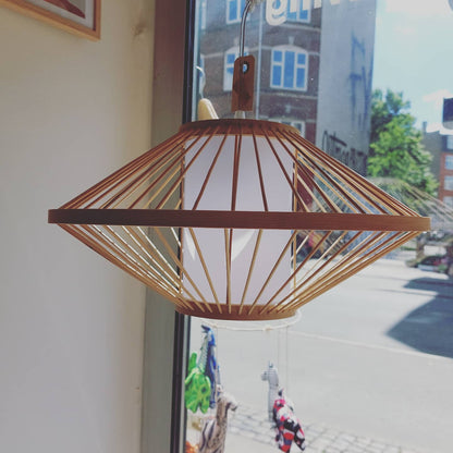 Håndlavet vietnamesisk loftlampe af bambus